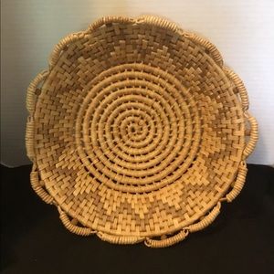 Woven Round Basket w Bead On the Edges